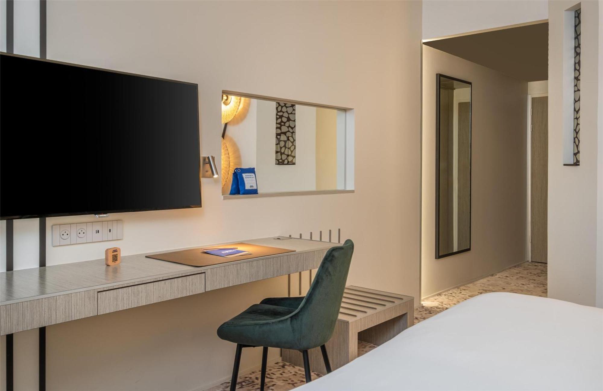 Deluxe King Room,1704869398:JPEG